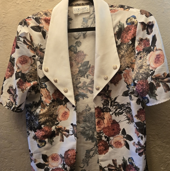 Vintage Floral Statement Blazer – Made in Canada – Lightweight Layer 80s - Picture 2 of 7